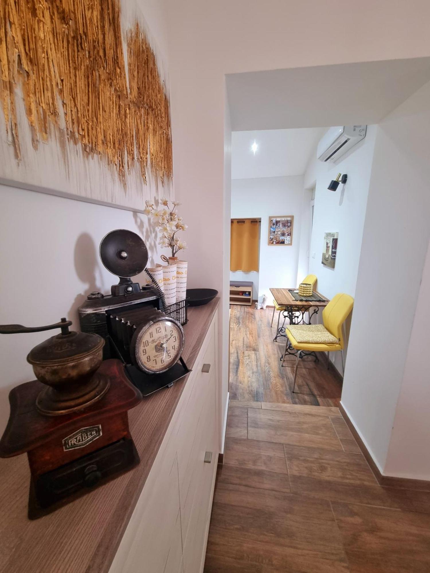 Retro Chic Studio Pula Ngoại thất bức ảnh